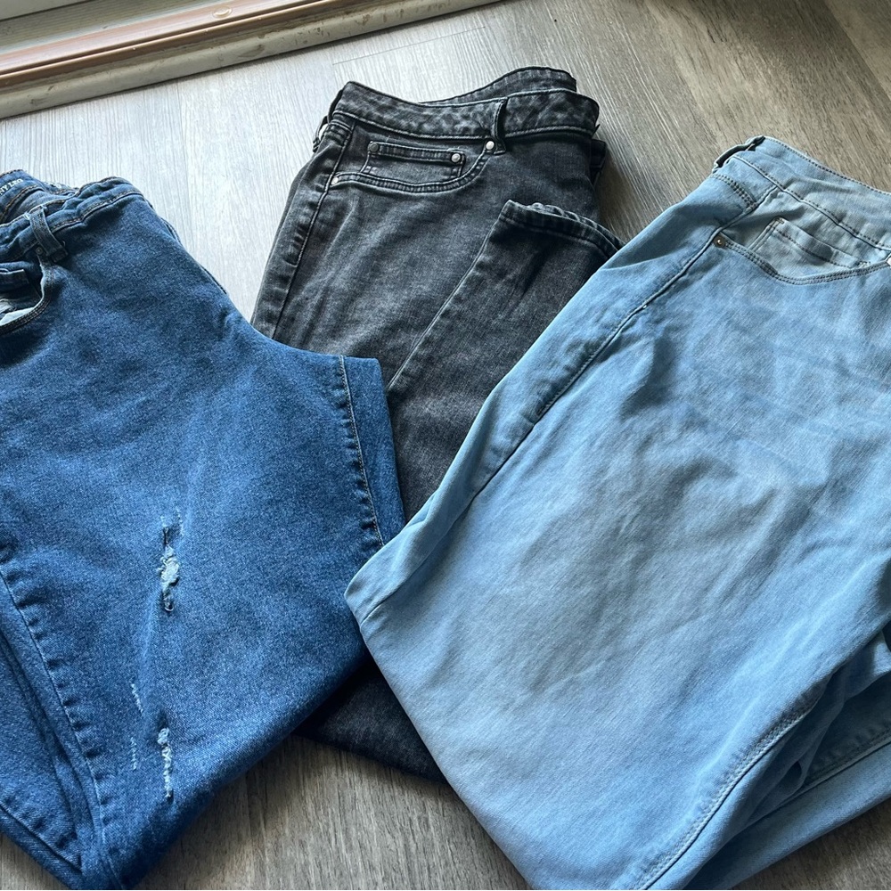3 Assorted Women's Skinny Jeans - ALL WASHED AND IN EXCELLENT CONDITION